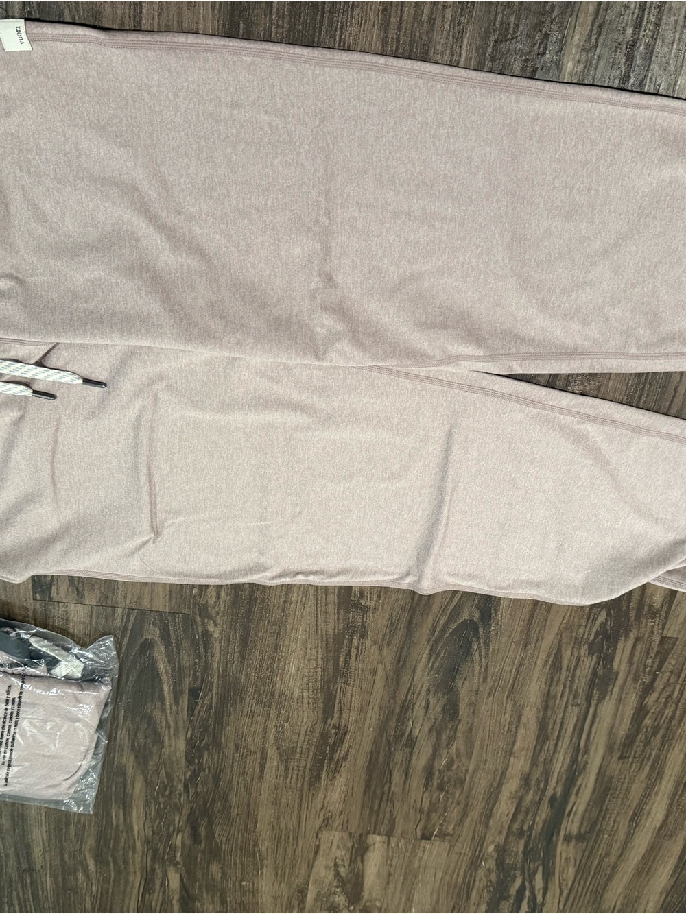 Vuori performance Jogger Pants / never worn - Picture 4 of 4